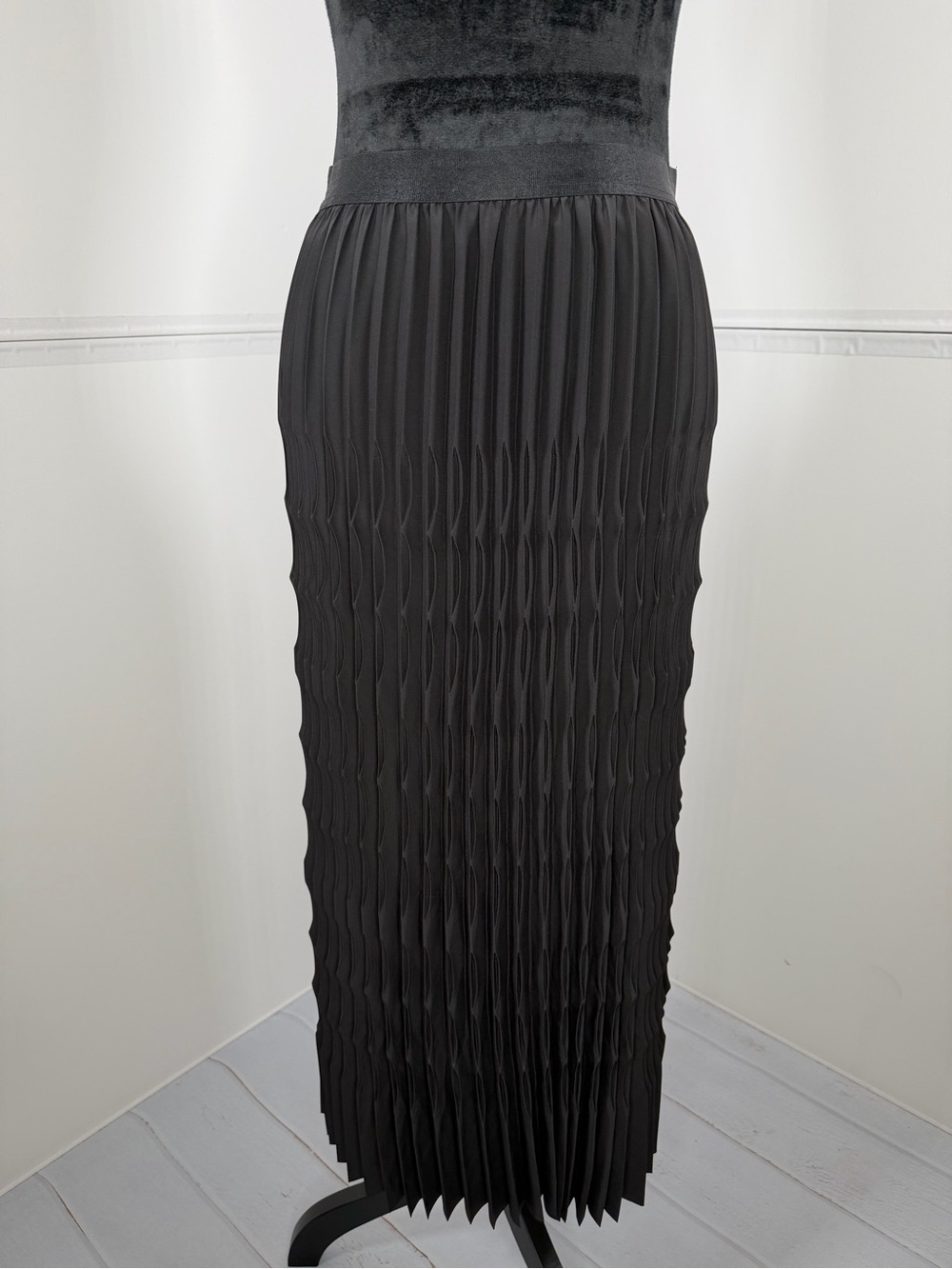 NWT Max Studio London Black Pleated Maxi Skirt Size Small